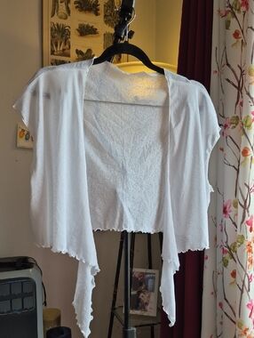 XL RAPZ Lightweight White Open-Front Scalloped Edged Bolero